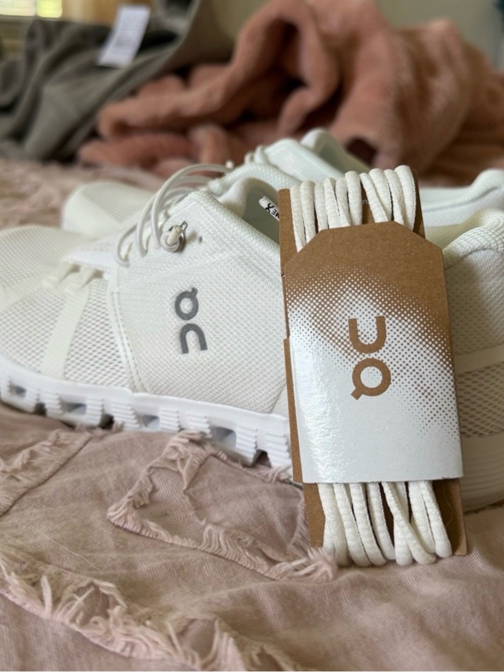 On Running White Athletic Sneakers new never worn - Picture 2 of 5